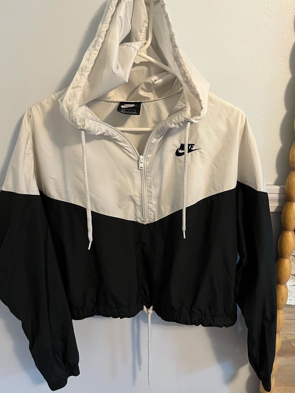 Nike Women's Black & Grey Hooded lightweight Windbreaker Jacket